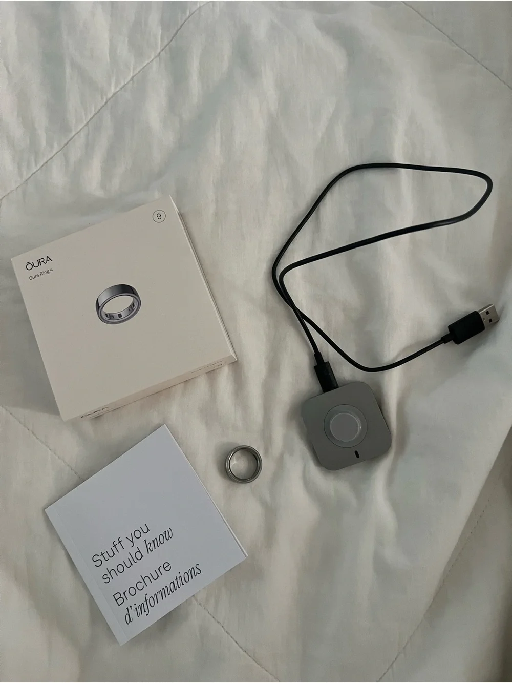 Oura gen 4 Ring (sz 9) with Silver Ring and Charger